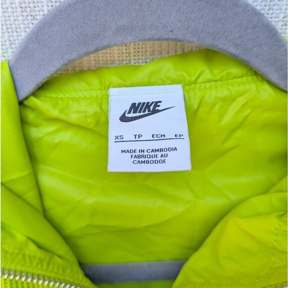 Nike Sportswear Oversized Mesh Half-zip Hooded Logo Jacket in Lime, size XS - Picture 3 of 7